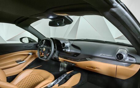 Ferrari F8, 2021 год, 35 000 000 рублей, 12 фотография