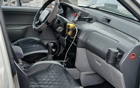 Mitsubishi Space Runner II, 1997 год, 190 000 рублей, 2 фотография