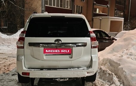 Toyota Land Cruiser Prado 150 рестайлинг 2, 2015 год, 3 700 000 рублей, 5 фотография