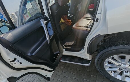 Toyota Land Cruiser Prado 150 рестайлинг 2, 2015 год, 3 700 000 рублей, 13 фотография