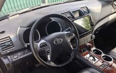 Toyota Highlander III, 2013 год, 2 150 000 рублей, 10 фотография