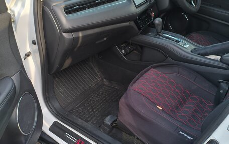 Honda Vezel, 2018 год, 2 040 000 рублей, 10 фотография