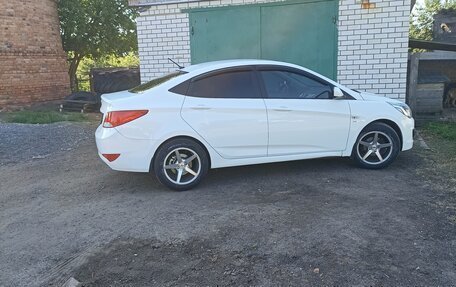 Hyundai Solaris II рестайлинг, 2016 год, 1 000 000 рублей, 1 фотография