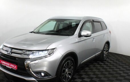 Mitsubishi Outlander III рестайлинг 3, 2017 год, 2 220 000 рублей, 2 фотография