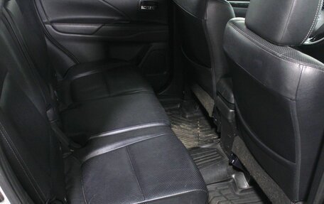 Mitsubishi Outlander III рестайлинг 3, 2017 год, 2 220 000 рублей, 12 фотография