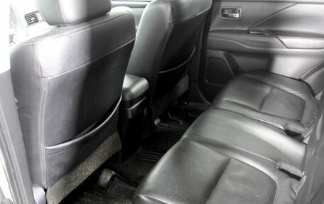 Mitsubishi Outlander III рестайлинг 3, 2017 год, 2 220 000 рублей, 11 фотография