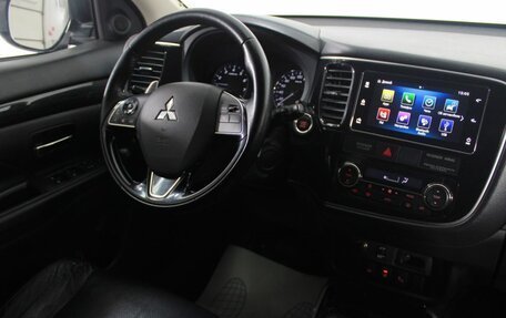 Mitsubishi Outlander III рестайлинг 3, 2017 год, 2 220 000 рублей, 16 фотография