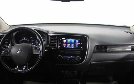 Mitsubishi Outlander III рестайлинг 3, 2017 год, 2 220 000 рублей, 14 фотография