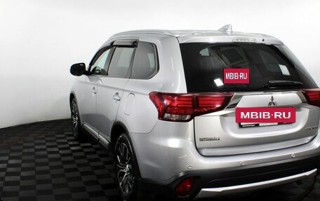Mitsubishi Outlander III рестайлинг 3, 2017 год, 2 220 000 рублей, 8 фотография