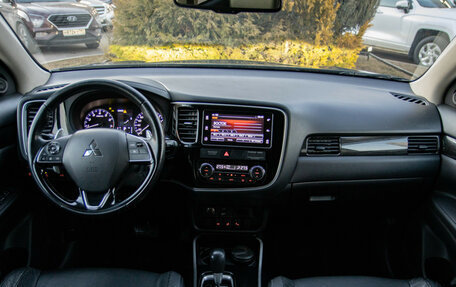 Mitsubishi Outlander III рестайлинг 3, 2018 год, 2 248 000 рублей, 10 фотография