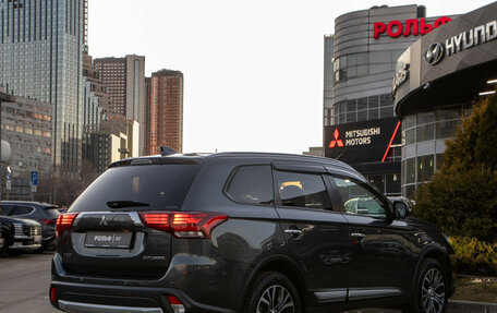 Mitsubishi Outlander III рестайлинг 3, 2018 год, 2 248 000 рублей, 4 фотография