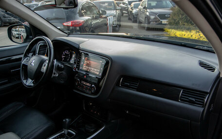 Mitsubishi Outlander III рестайлинг 3, 2018 год, 2 248 000 рублей, 6 фотография