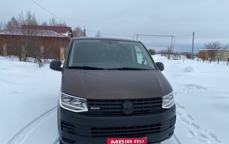 Volkswagen Caravelle T6 рестайлинг, 2016 год, 4 000 000 рублей, 1 фотография