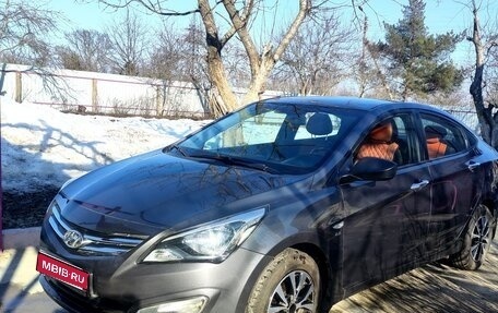 Hyundai Solaris II рестайлинг, 2015 год, 1 100 000 рублей, 1 фотография