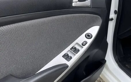 Hyundai Solaris II рестайлинг, 2011 год, 785 000 рублей, 10 фотография