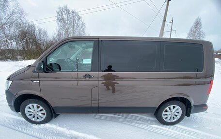 Volkswagen Caravelle T6 рестайлинг, 2016 год, 4 000 000 рублей, 3 фотография