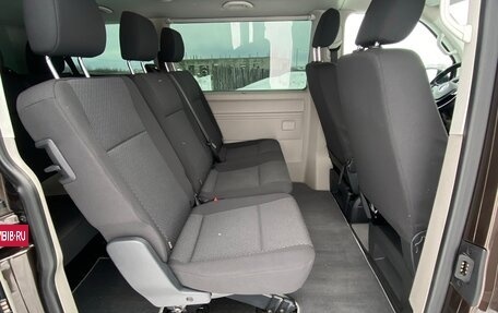 Volkswagen Caravelle T6 рестайлинг, 2016 год, 4 000 000 рублей, 6 фотография