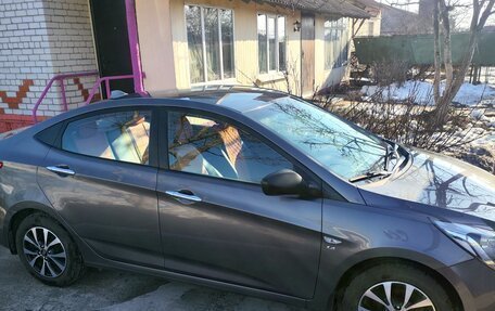 Hyundai Solaris II рестайлинг, 2015 год, 1 100 000 рублей, 4 фотография