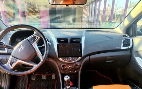 Hyundai Solaris II рестайлинг, 2015 год, 1 100 000 рублей, 7 фотография