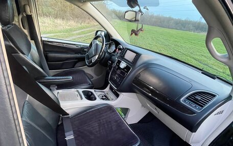 Chrysler Voyager IV, 2014 год, 2 050 000 рублей, 8 фотография