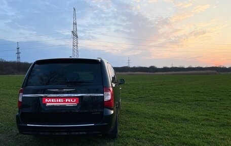 Chrysler Voyager IV, 2014 год, 2 050 000 рублей, 4 фотография