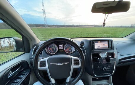 Chrysler Voyager IV, 2014 год, 2 050 000 рублей, 9 фотография