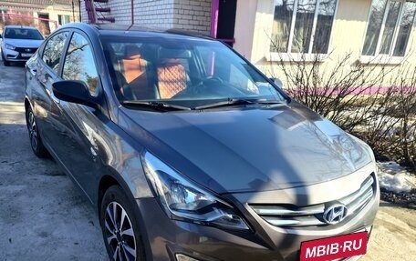 Hyundai Solaris II рестайлинг, 2015 год, 1 100 000 рублей, 3 фотография