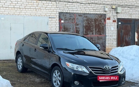 Toyota Camry, 2011 год, 999 000 рублей, 2 фотография