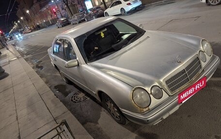 Mercedes-Benz E-Класс, 1998 год, 210 000 рублей, 2 фотография