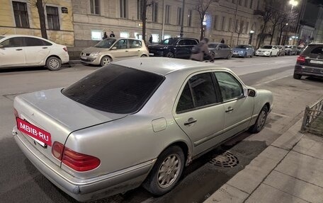 Mercedes-Benz E-Класс, 1998 год, 210 000 рублей, 5 фотография