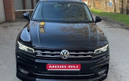 Volkswagen Tiguan II, 2018 год, 2 200 000 рублей, 3 фотография