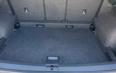 Volkswagen Tiguan II, 2018 год, 2 200 000 рублей, 19 фотография