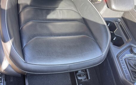 Volkswagen Tiguan II, 2018 год, 2 200 000 рублей, 17 фотография