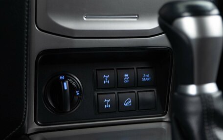 Toyota Land Cruiser Prado 150 рестайлинг 2, 2021 год, 7 595 055 рублей, 25 фотография