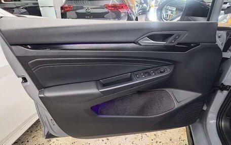 Volkswagen Golf VIII, 2023 год, 1 720 000 рублей, 13 фотография