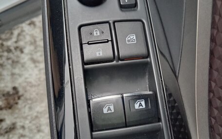 Toyota C-HR I рестайлинг, 2019 год, 1 820 000 рублей, 8 фотография