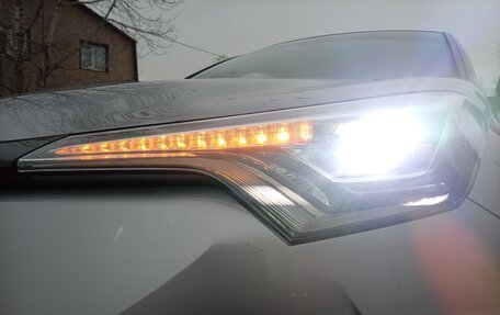 Toyota C-HR I рестайлинг, 2019 год, 1 820 000 рублей, 16 фотография