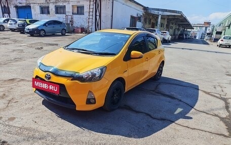 Toyota Aqua I, 2012 год, 700 000 рублей, 3 фотография