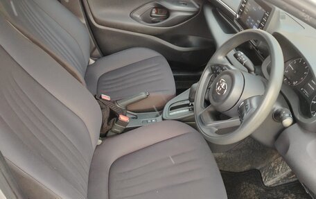 Toyota Yaris, 2021 год, 1 450 000 рублей, 7 фотография