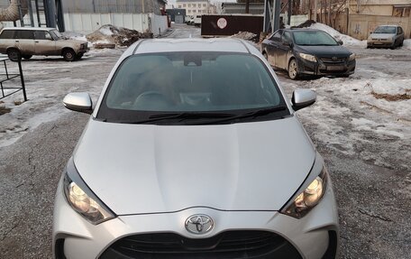 Toyota Yaris, 2021 год, 1 450 000 рублей, 2 фотография