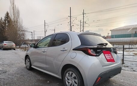 Toyota Yaris, 2021 год, 1 450 000 рублей, 3 фотография