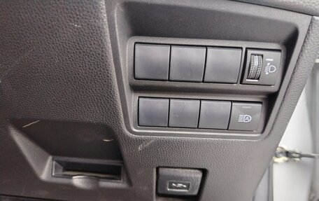 Toyota Yaris, 2021 год, 1 450 000 рублей, 9 фотография