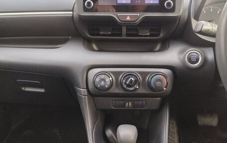 Toyota Yaris, 2021 год, 1 450 000 рублей, 13 фотография