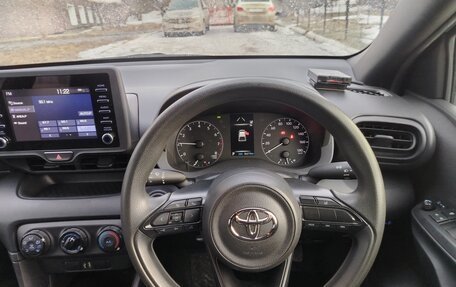 Toyota Yaris, 2021 год, 1 450 000 рублей, 14 фотография