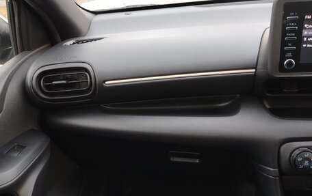 Toyota Yaris, 2021 год, 1 450 000 рублей, 16 фотография