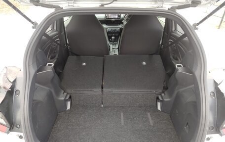 Toyota Yaris, 2021 год, 1 450 000 рублей, 18 фотография
