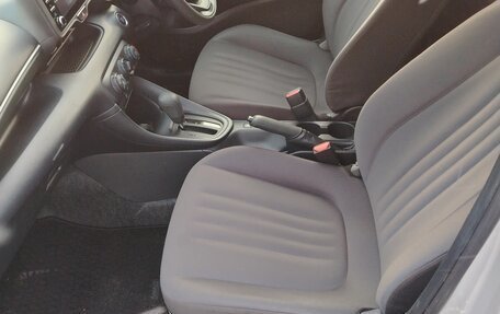 Toyota Yaris, 2021 год, 1 450 000 рублей, 11 фотография