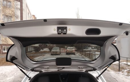 Toyota Yaris, 2021 год, 1 450 000 рублей, 21 фотография