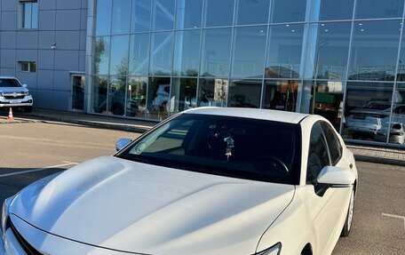 Toyota Camry, 2020 год, 3 200 000 рублей, 2 фотография