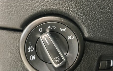 Volkswagen Multivan T6 рестайлинг, 2019 год, 4 650 000 рублей, 17 фотография